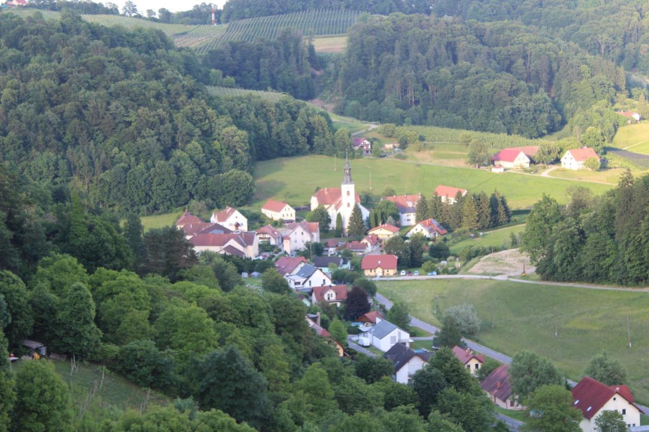 Sleeping In Village Svecina Kültér fotó